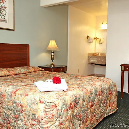 Monterey Oceanside Inn